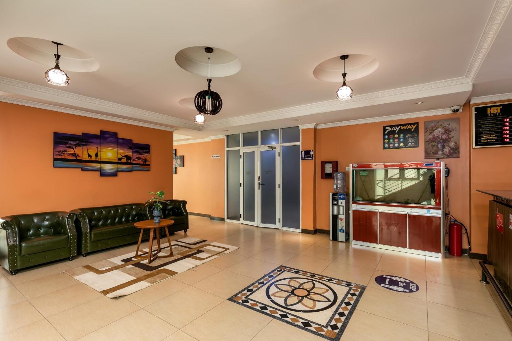 Russell Hotel Kampala Esterno foto