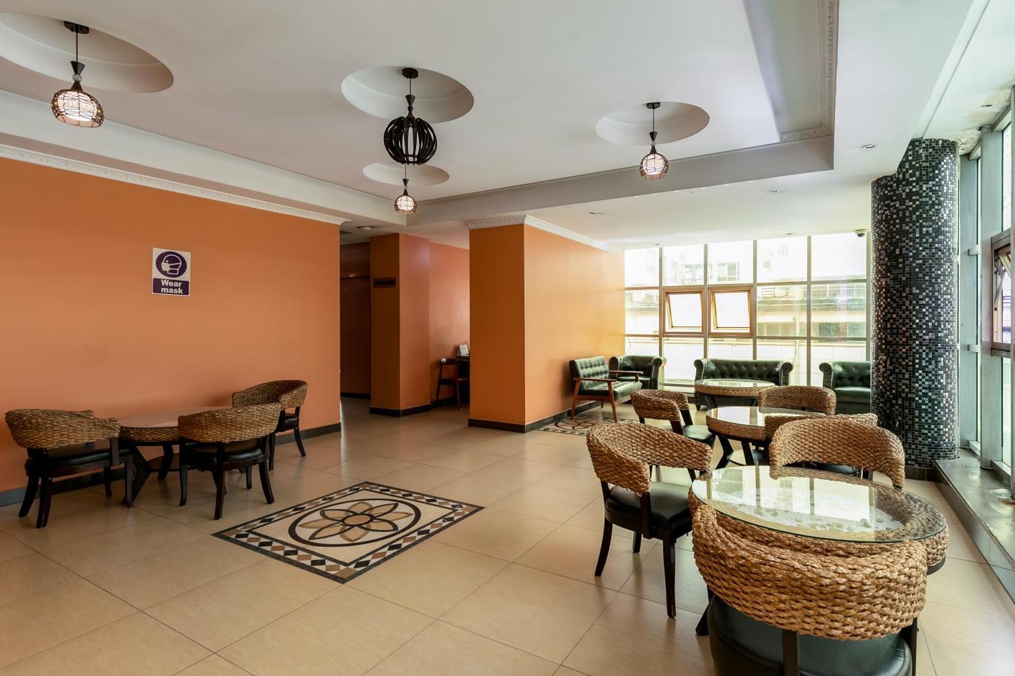 Russell Hotel Kampala Esterno foto