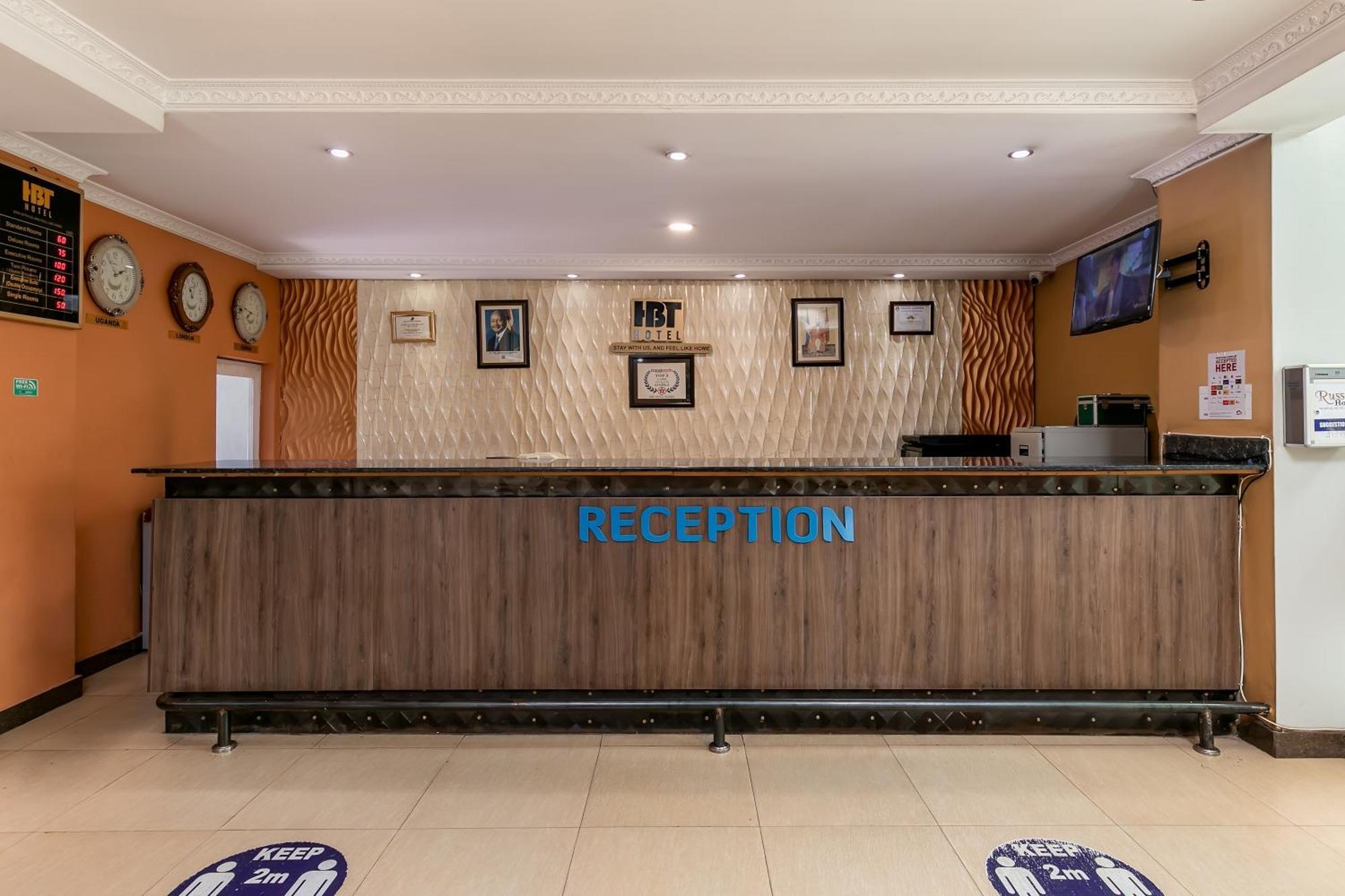 Russell Hotel Kampala Esterno foto