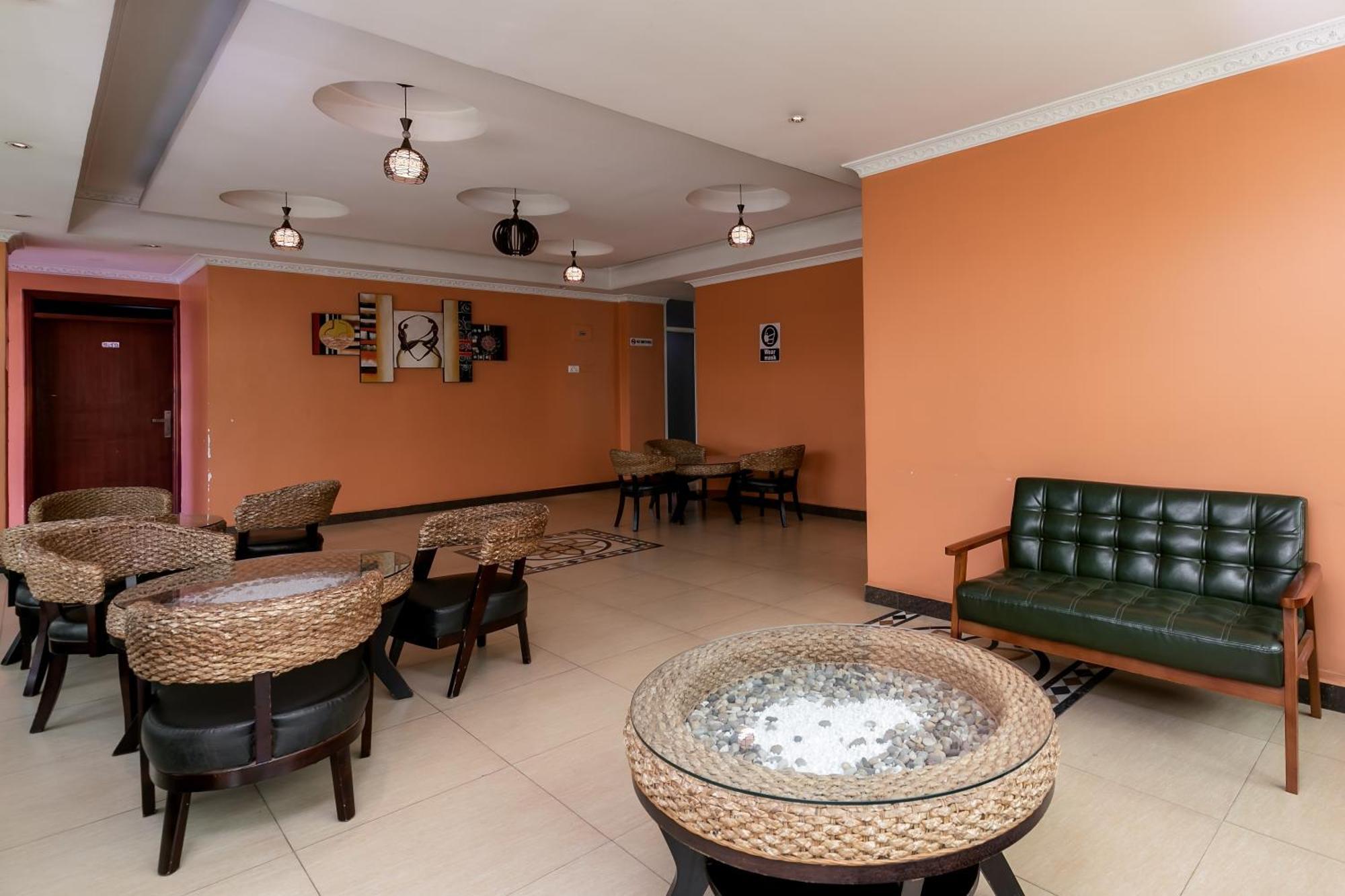 Russell Hotel Kampala Esterno foto