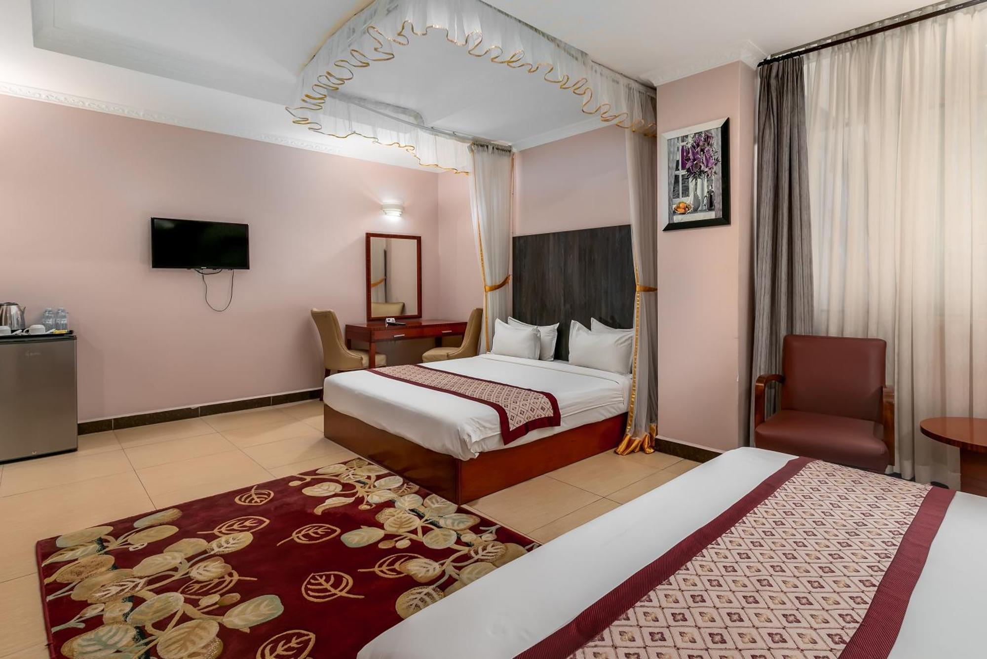 Russell Hotel Kampala Esterno foto