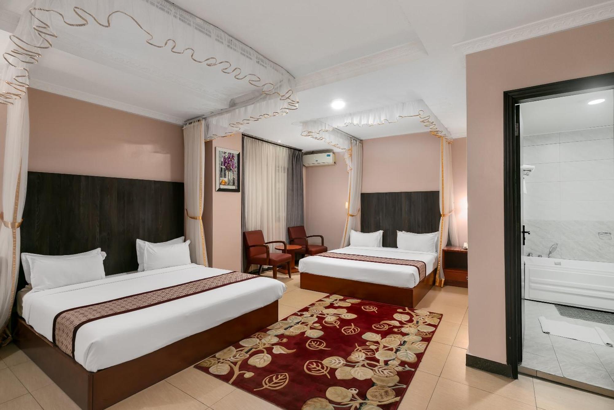 Russell Hotel Kampala Esterno foto
