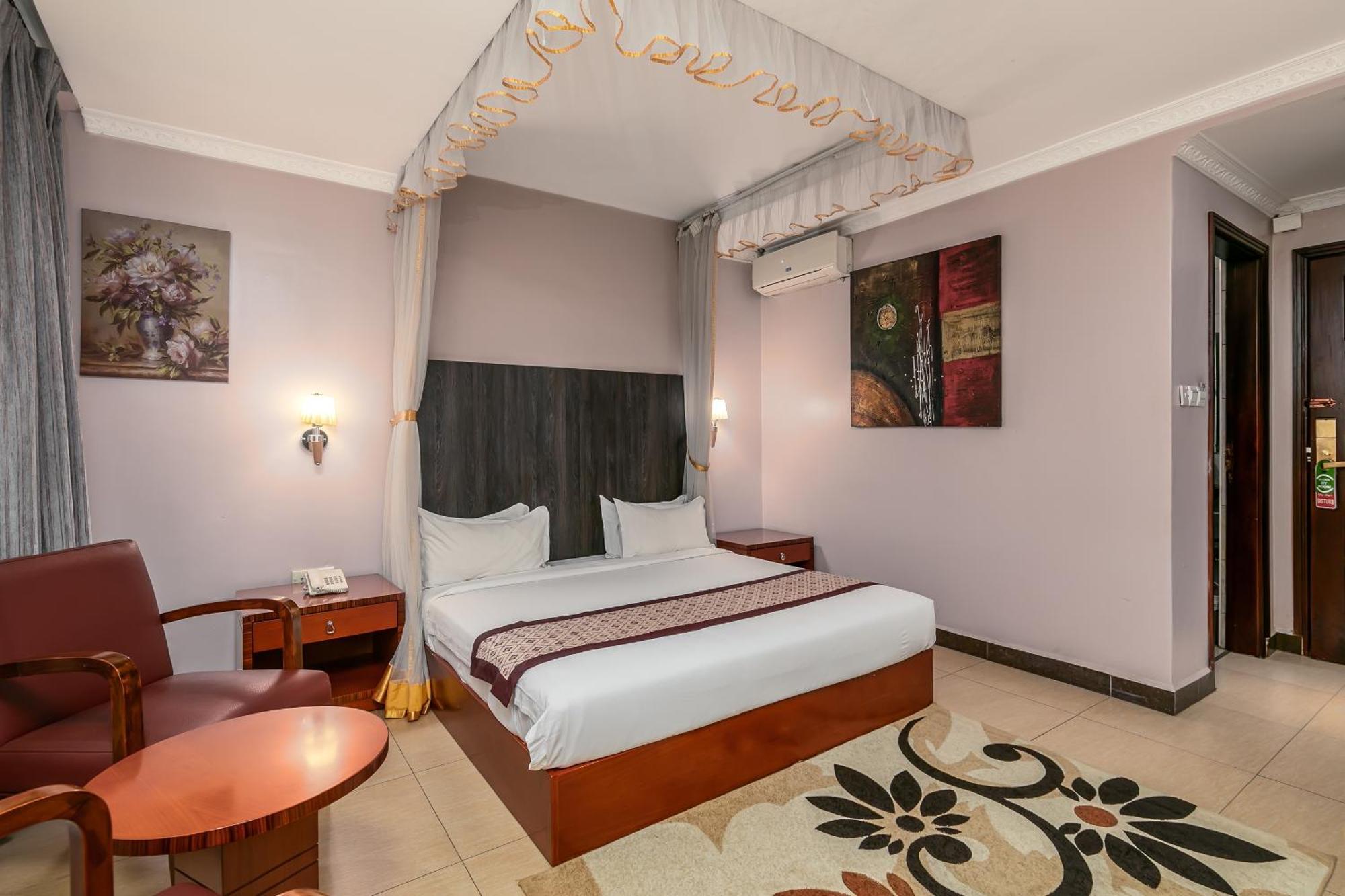 Russell Hotel Kampala Esterno foto