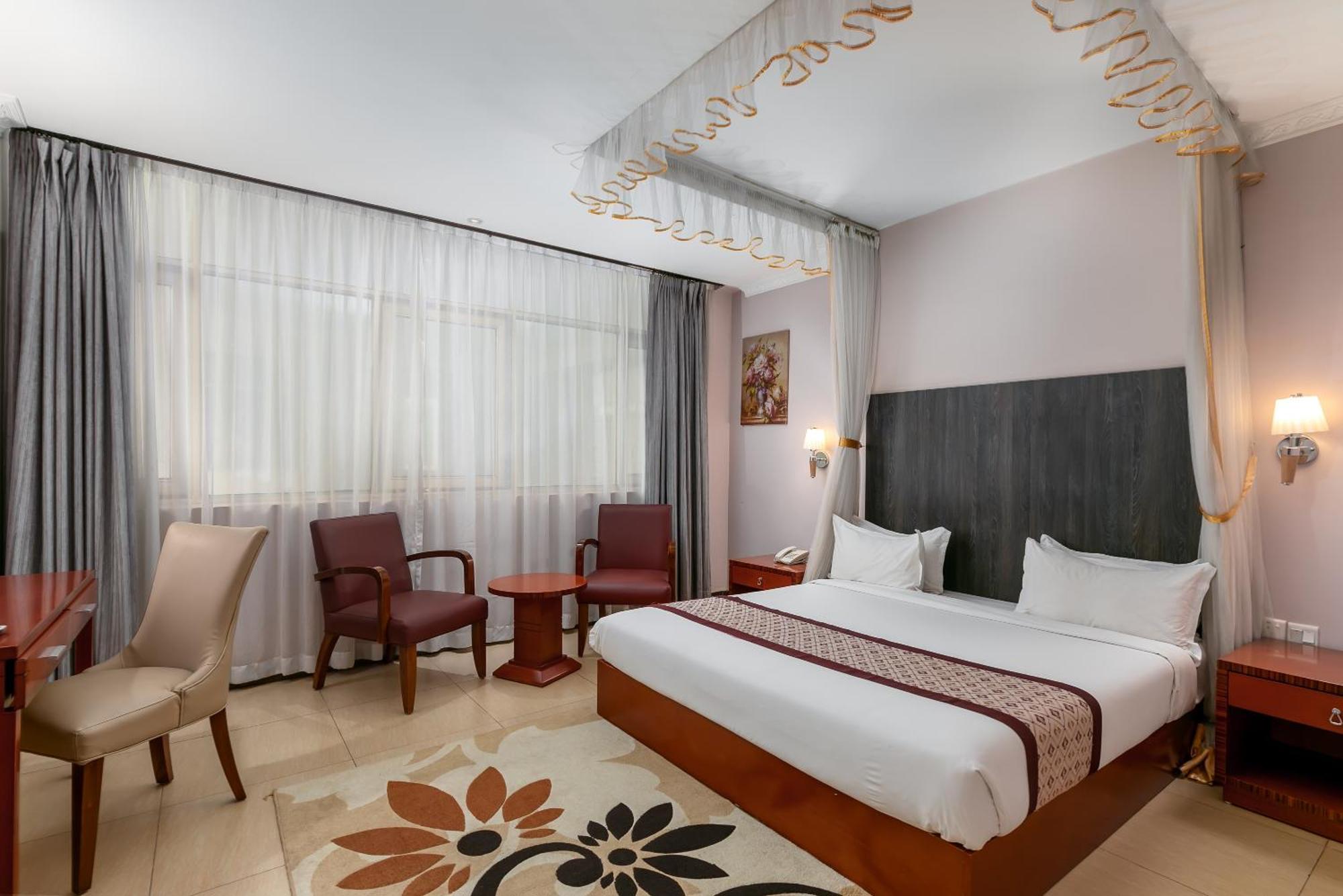 Russell Hotel Kampala Esterno foto
